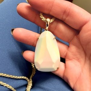 Kendra Scott necklace